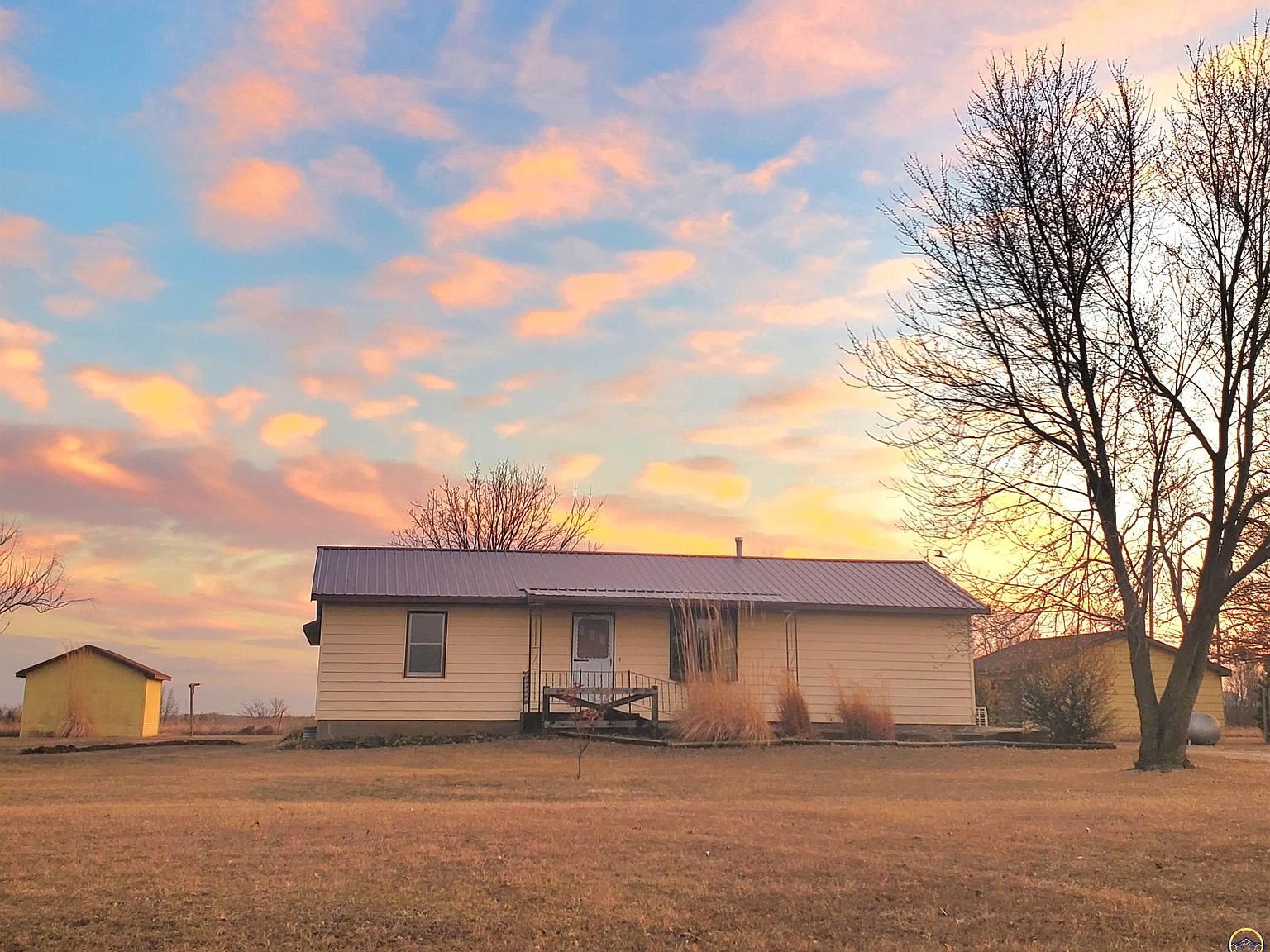 211 E 245th St, Lyndon, KS 66451 Zillow