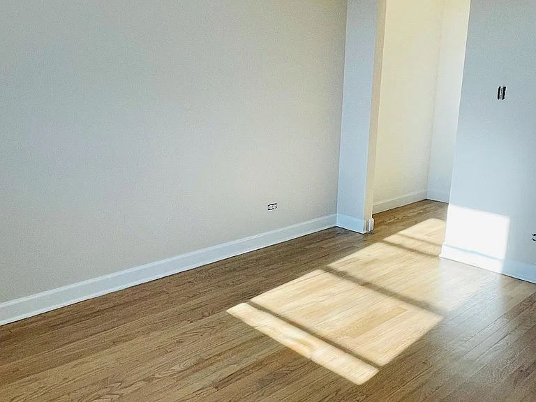 3238 W Berteau Ave #2E — Photo 8