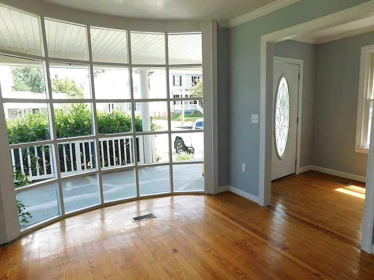 304 Avenue A — Photo 5