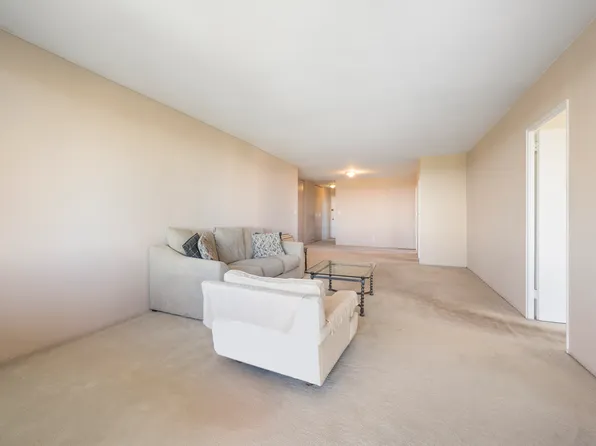 5700 Arlington Avenue image 2 of 35