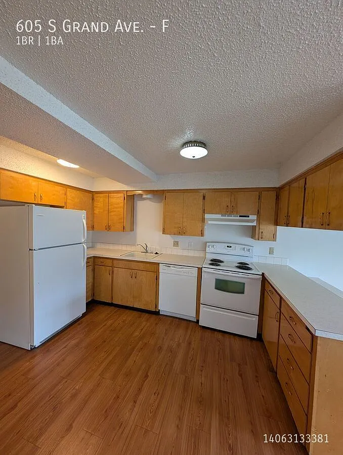 Live Grand on Grand Avenue! 1 Bed / 1 Bath Living in Pullman — Photo 4
