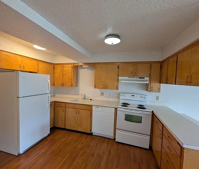 605 S Grand Ave #F — Photo 4