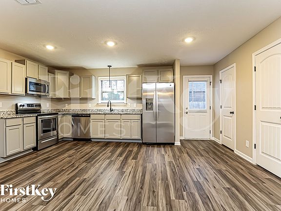 4th image of 539 Medallion Cir