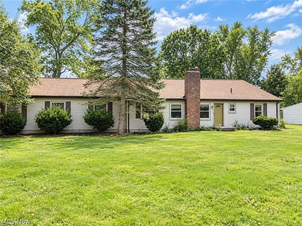6907 Elmwood Dr, Solon, OH 44139