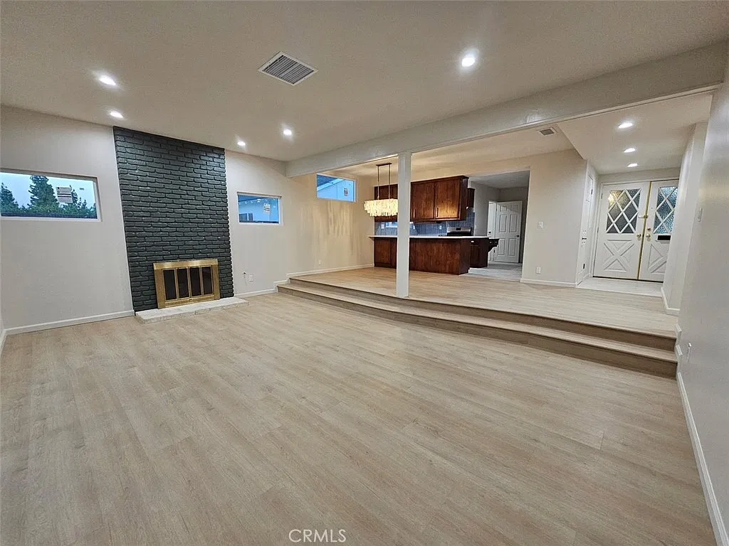 4 bed, 1696 sqft, $4,500 — Photo 2
