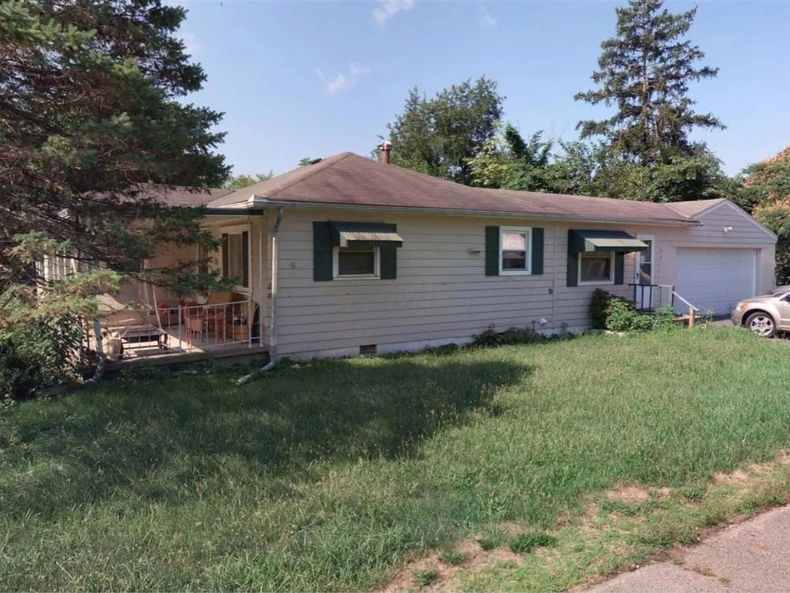 947 Clarendon Ave photo 1