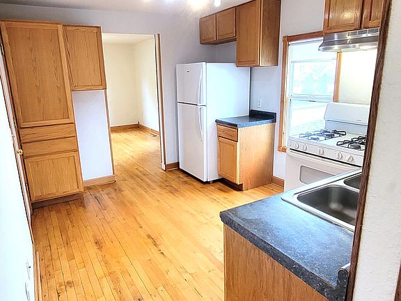 4th image of 410 3rd Ave S #3