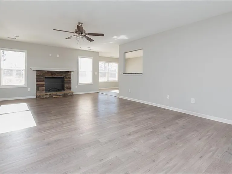 82 Gray Field Ct — Photo 2