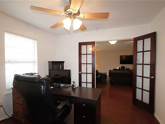 5th image of 905 Larkspur Dr
