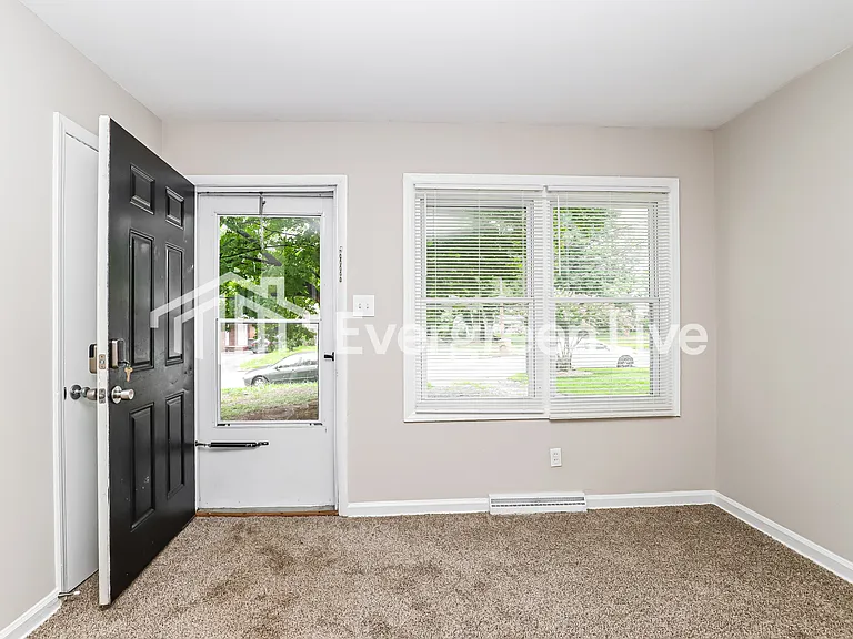 2107 Rosetta Rd — Photo 4