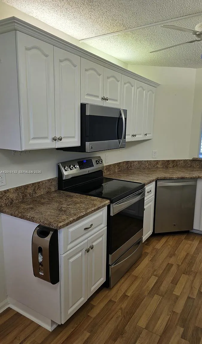 Barwood Condo 01-06 — Photo 1