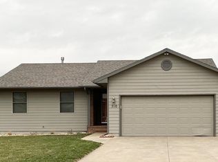 710 Clover Ln, Hesston, KS 67062