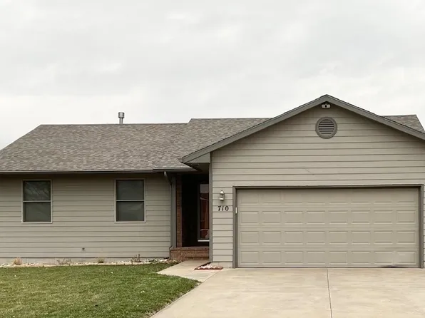 710 Clover Ln, Hesston, KS 67062