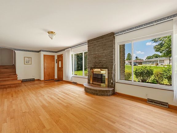 3rd image of 103 Upland Pl