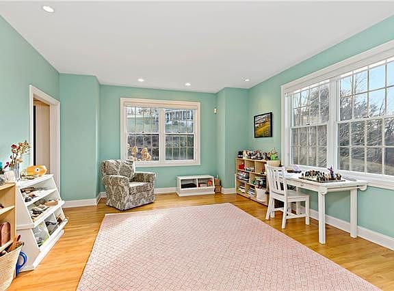4th image of 3 Roosa Ln