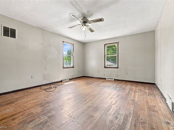 4th image of 178 Groveland St