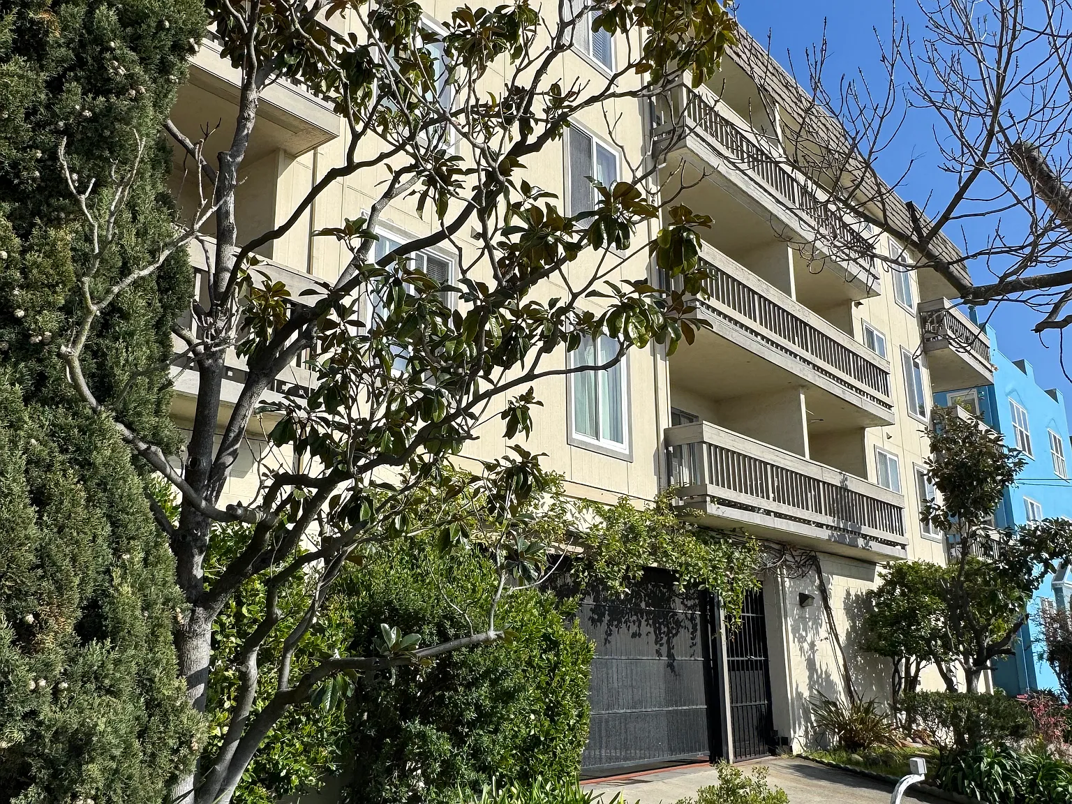 1725 Oxford St — Photo 3