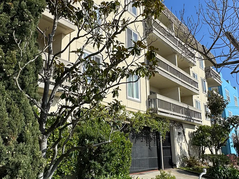 1725 Oxford St — Photo 3