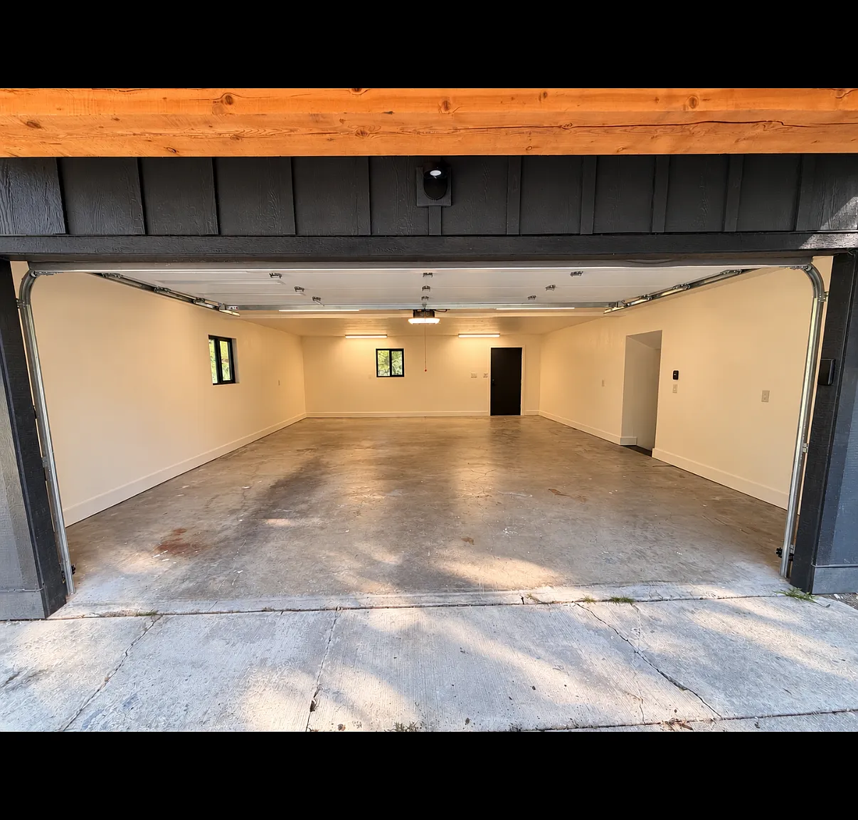 5 bed, 2800 sqft, $4,500 — Photo 2