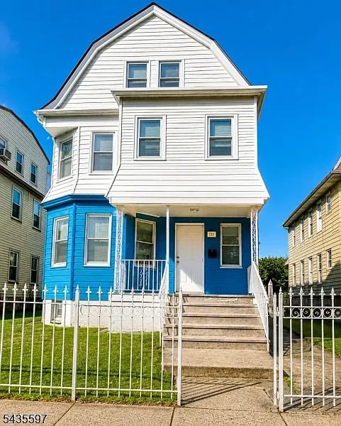 3 bed, 2.0 bath, $2,300 — Photo 1