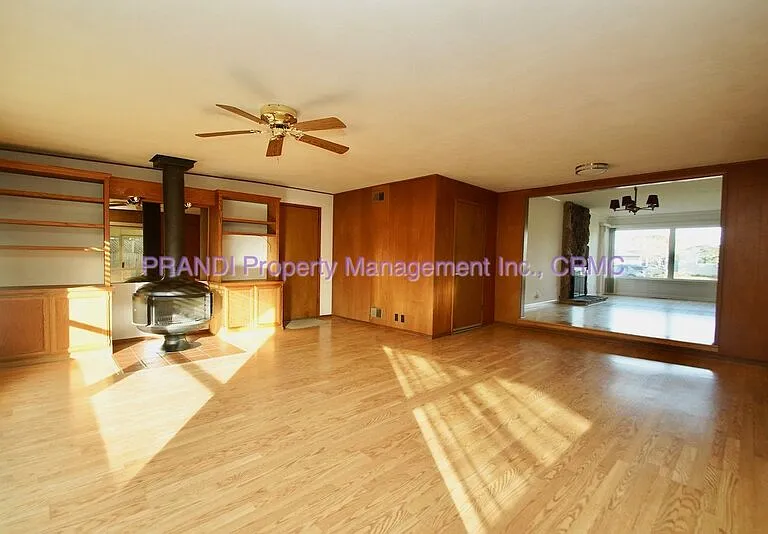 1407 Donna St — Photo 6