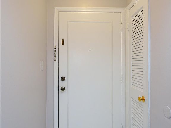 2nd image of 614 Georgetown Dr Unit 1-C