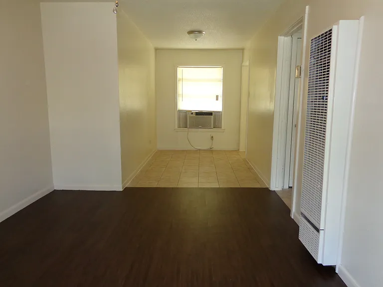 Colony Apartments — Photo 9