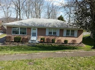 7902 Candleglow Ln, Louisville, KY 40214