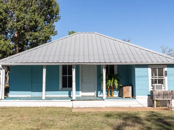 418 W Austin St, Bellville, TX 77418