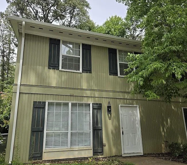 117 Longwood Dr #B — Photo 1