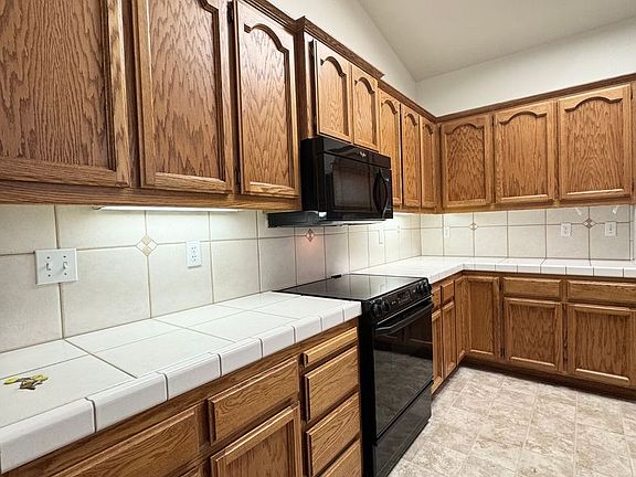 5th image of 4424 Heather Ridge Ln