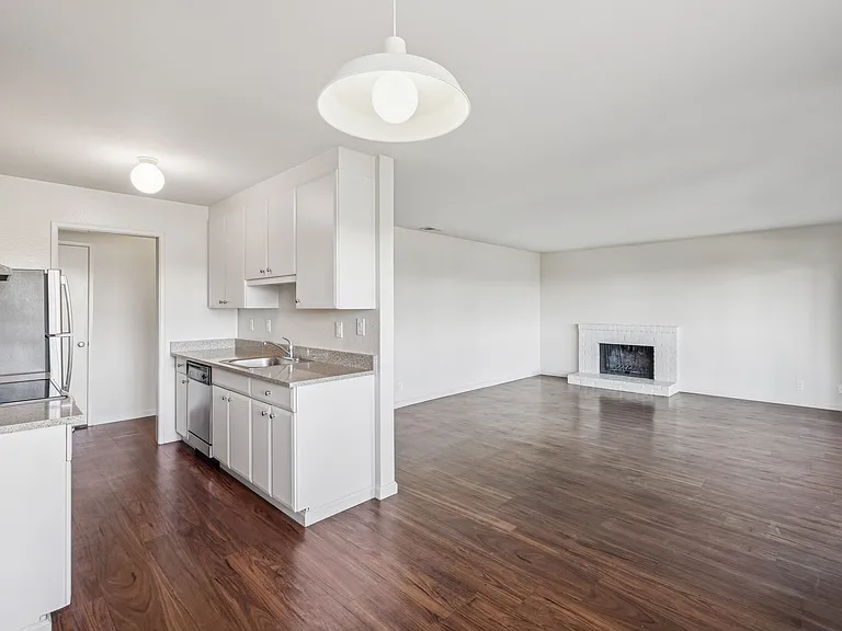 Skylark Apartments — Photo 33