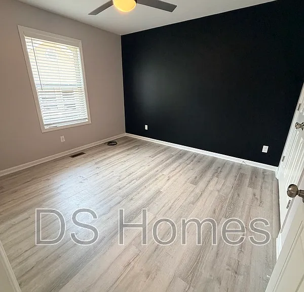 1028 Kent St — Photo 14