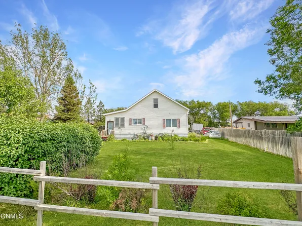 316 Richards Ave E, Alexander, ND 58831