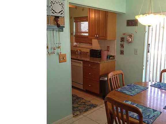 5th image of 2440 S Federal Hwy APT 10