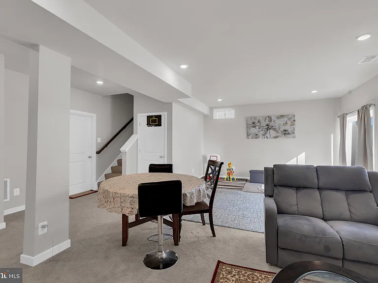 131 Thornton Way — Photo 35