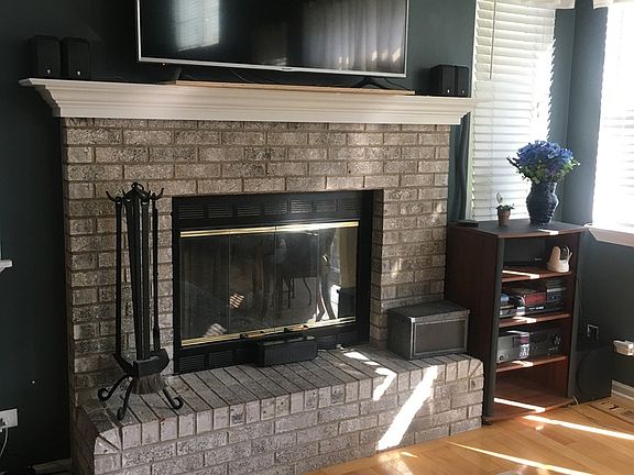 3rd image of 353 Robin Glen Ln #353