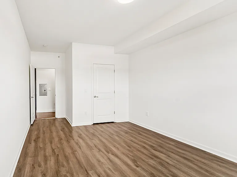 111 Glenwood — Photo 17