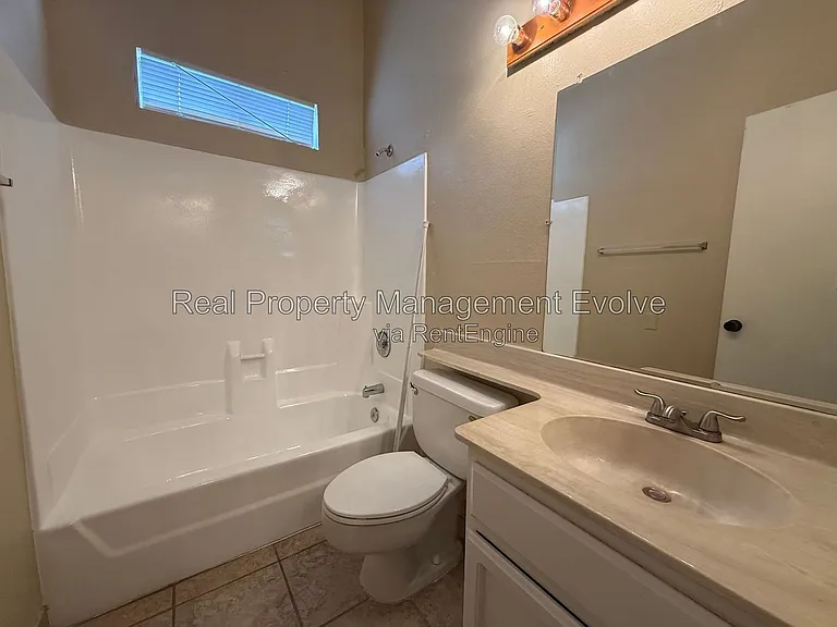 513 E Wickieup Ln — Photo 11