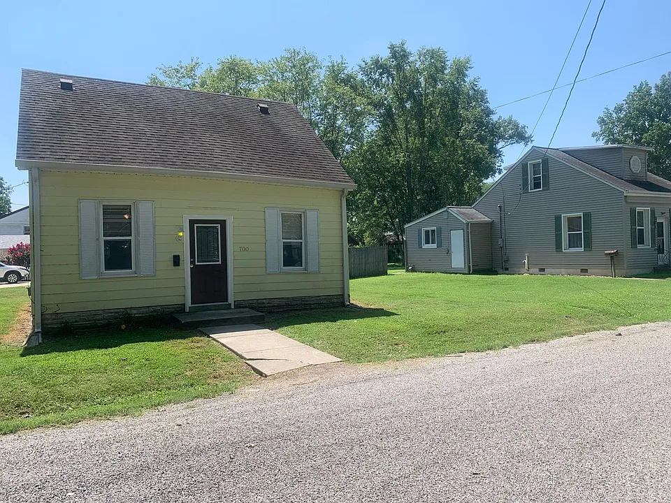 700 W State St