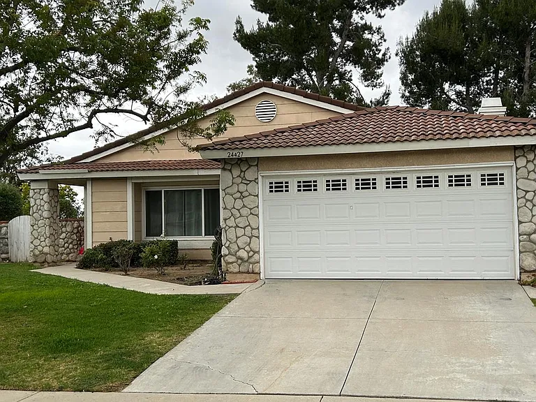 24427 Goldpoint Pl — Photo 1