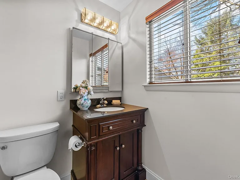 164 Carriage Ct #B — Photo 23