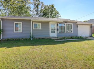 305 E Maxon Ln, Streamwood, IL 60107