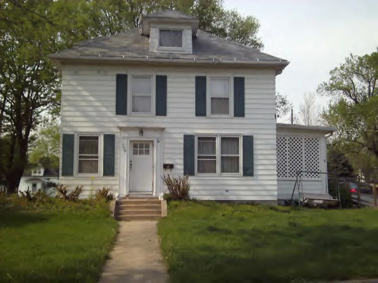 208 Gilbert St photo 1