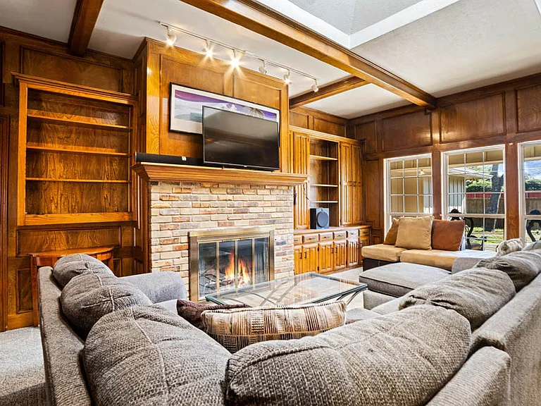 3804 Matterhorn Dr — Photo 2