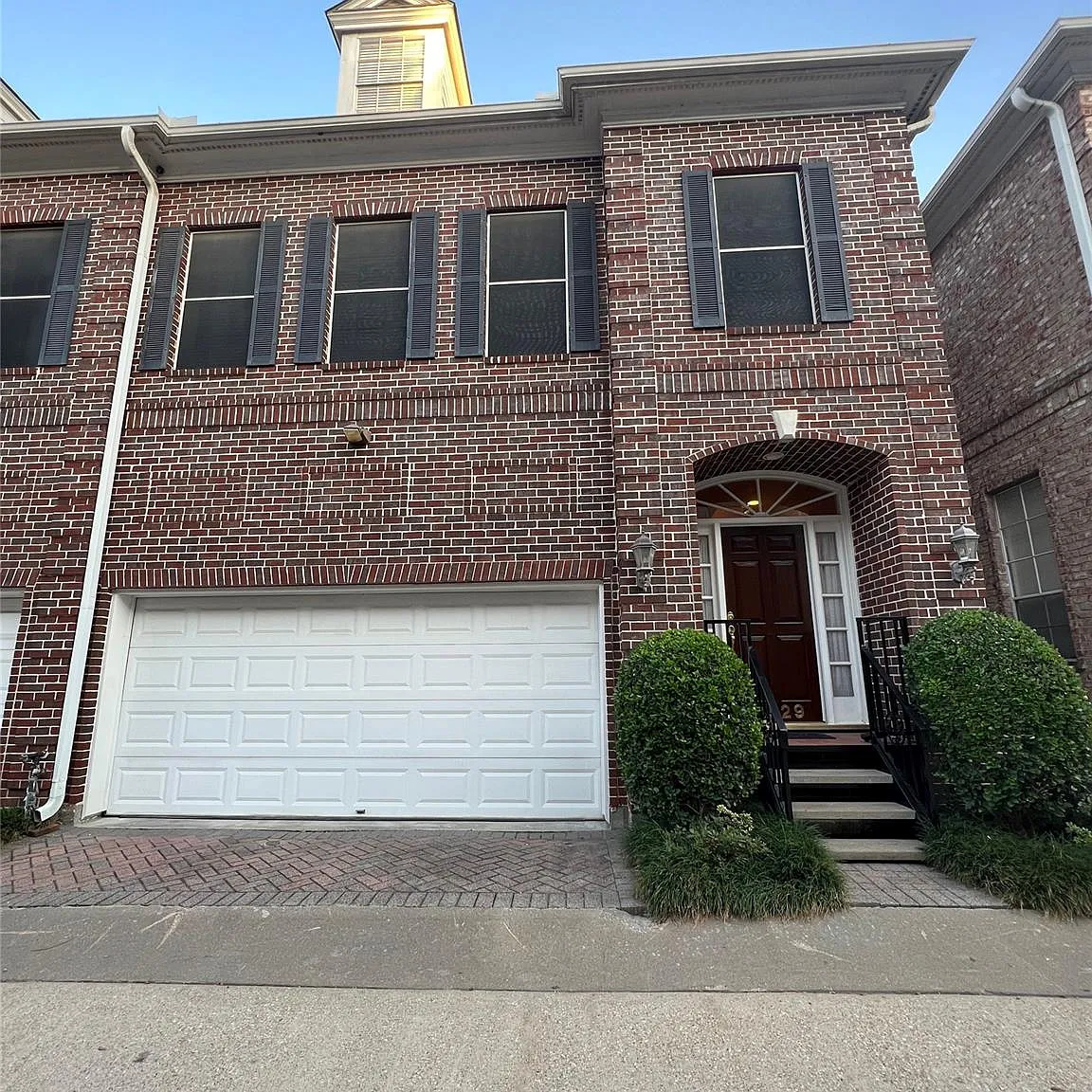 3 bed, 2.5 bath, 2761 sqft, $2,900 — Photo 1