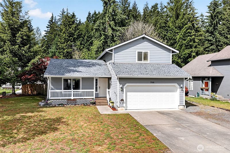 3rd image of 700 Kelsey Lane E