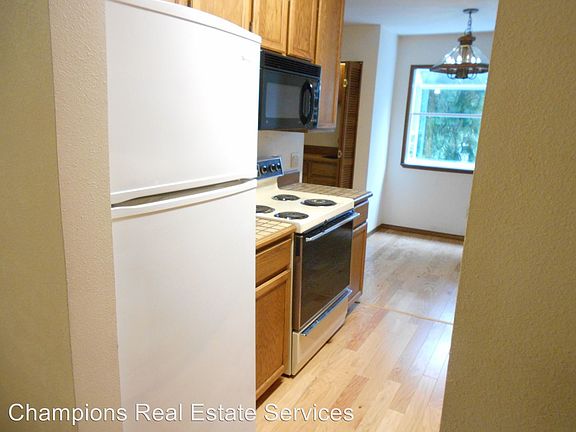 3rd image of 9800 Roosevelt Way NE APT 21