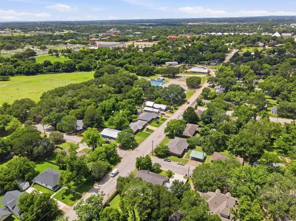 511 W Valverde St, Brenham, TX 77833