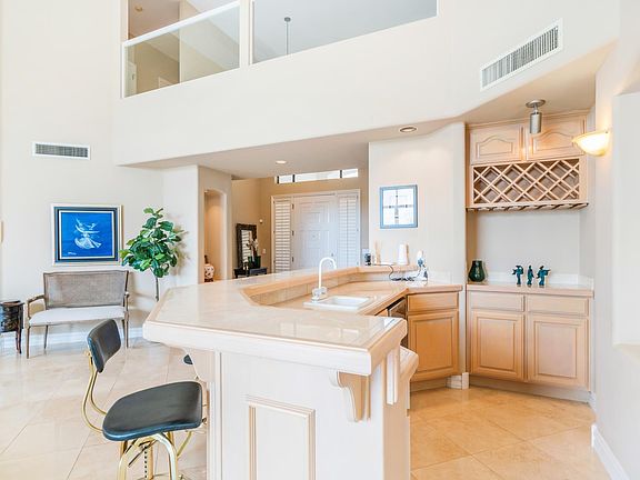 4th image of 2025 E Clubhouse Dr